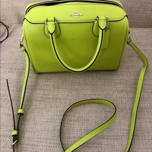 Neon Mini Coach Bennett